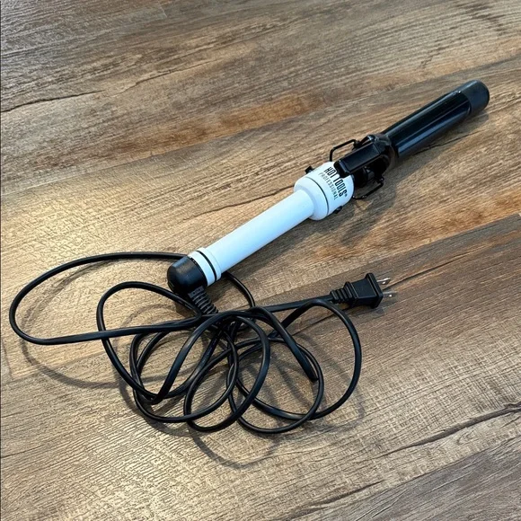 White and Black Curling Iron - Picture 8 of 9